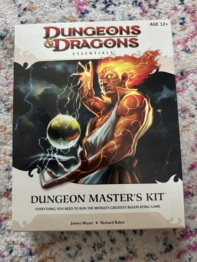 Dungeons and Dragons Dungeon Master's Kit Board Game VGC - Complete + extra book
