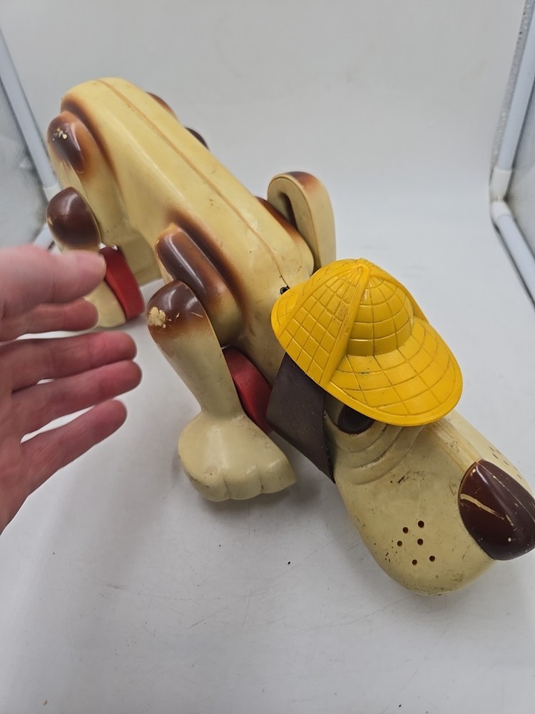 Vintage Sherlock Holmes Hasboro Digger Walking Dog Pull String Toy