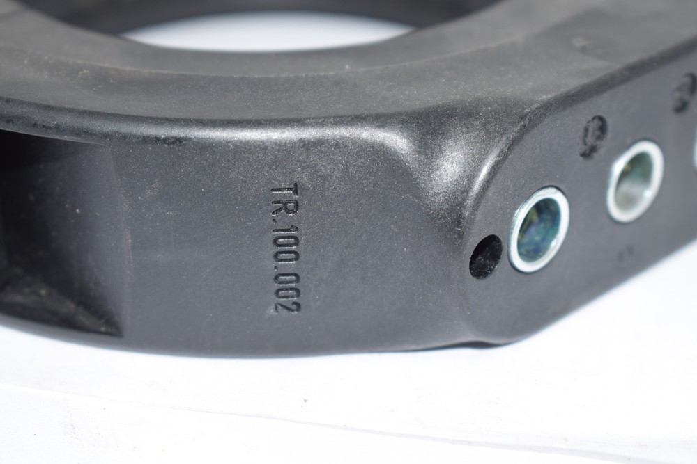 NEW IGUS TR.100.001 MOUNTING BRACKET CLAMP