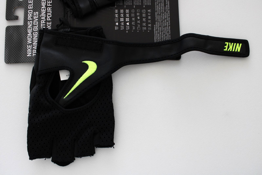 Nike Pro Elevate Training Gloves Women's Medium Black/Volt