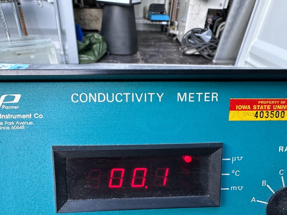 Cole Parmer Conductivity Meter Model 1481-90 - Powers Up