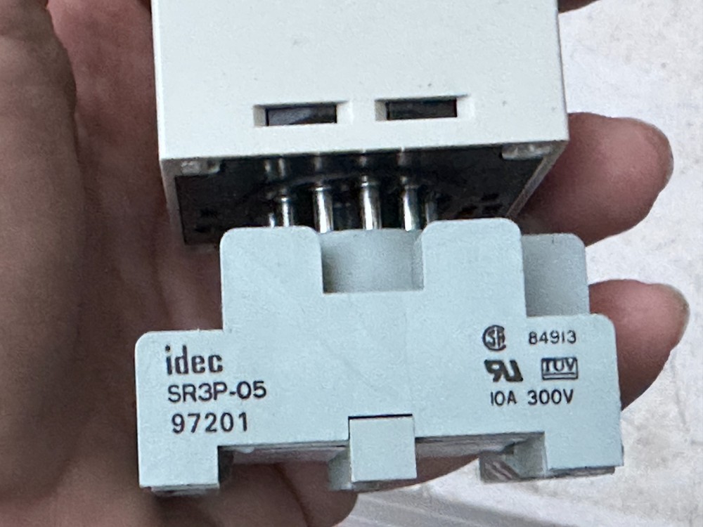 Omron H3CA-A Solid State Timer w/IDEC SR3P-05 Socket