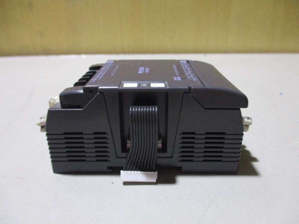 KEYENCE KV-E16T PLC Expansion Unit 16-Point Transistor Output USED #2