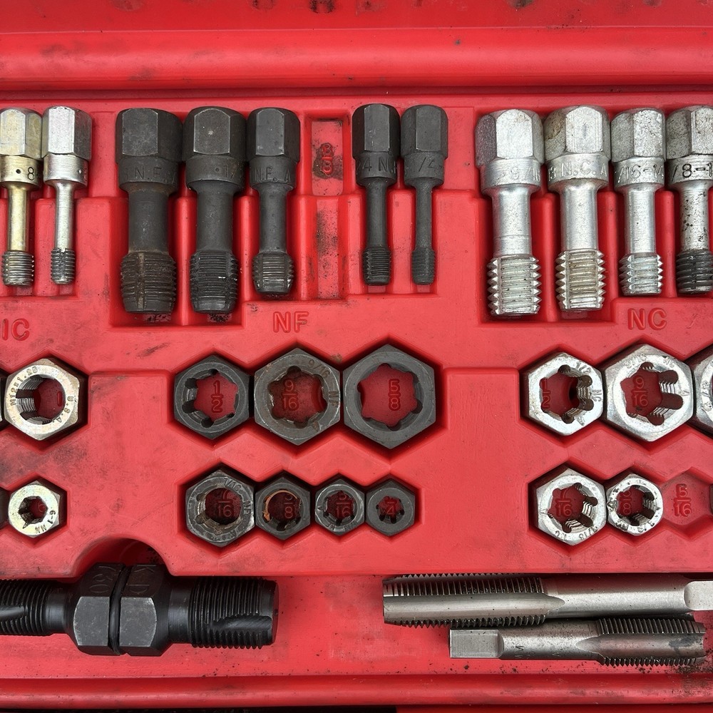 SNAP-ON - RTD40 - RETHREADING SET -W/Red Hard Case - Missing 3 pcs