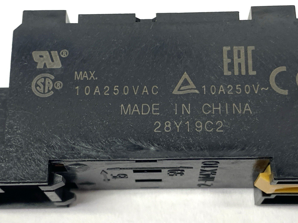 Omron PYFZ-08-E Relay Socket 250VAC 10A