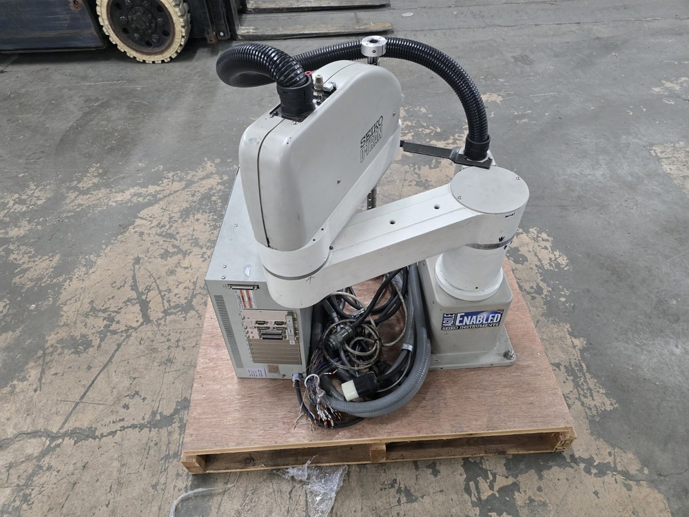 Seiko Epson D-TRAN SCARA TT8800 W/ SRC-310A CONTROLLER