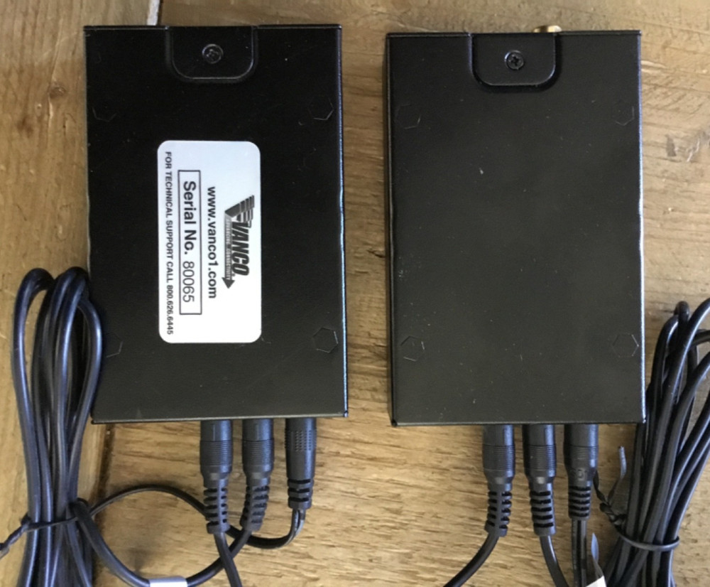 Vanco 280592 HDMI Over Single Cat5e/Cat6 Cable Extender! Transmitter/Receiver