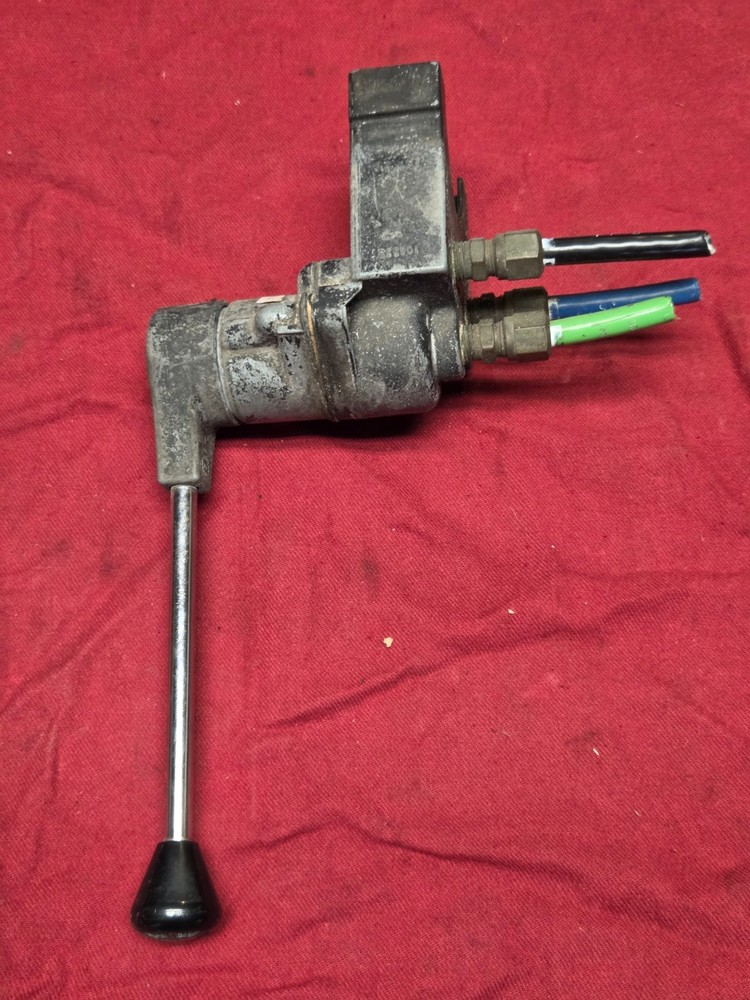 BENDIX  SWITCH TRAILER  HAND BRAKE ,VALVE     T 240236 E