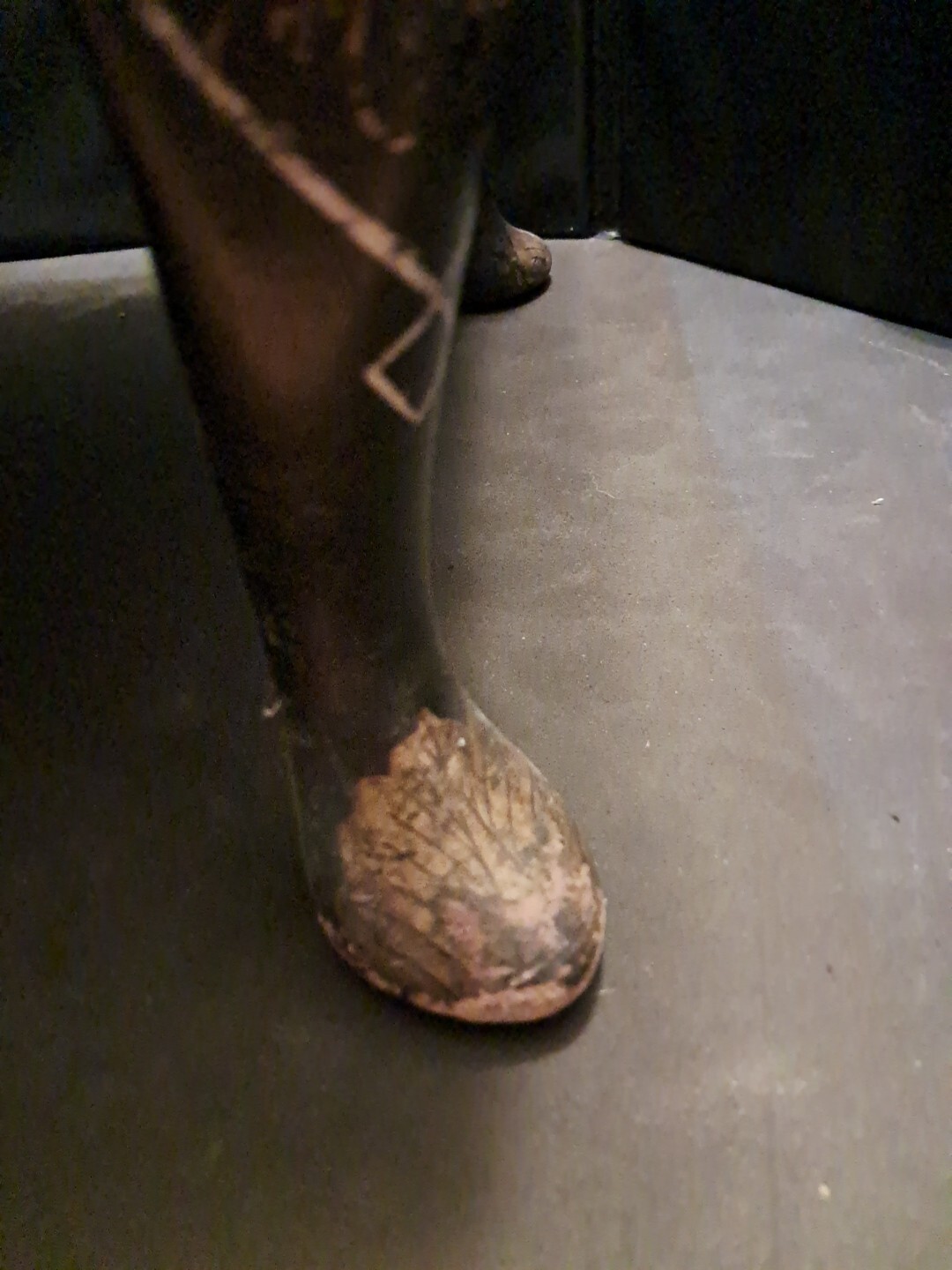 VINTAGE NEEDLEPOINT FLORAL DESIGN TOP WITH HAND PAINTED LEGS FOOTSTOOL