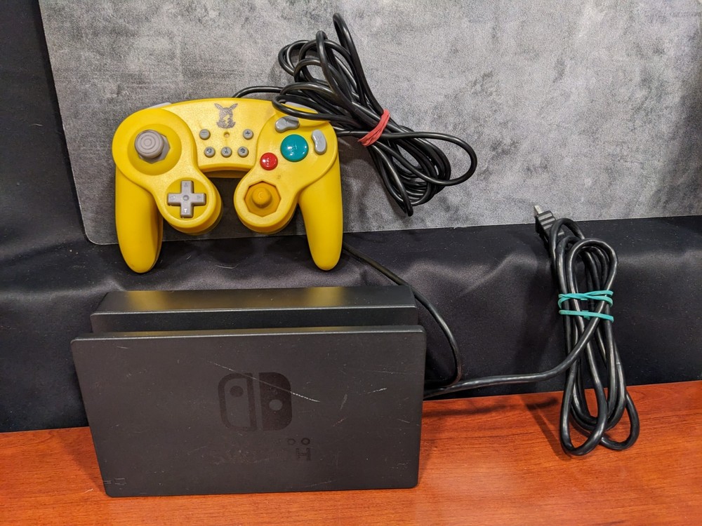 Nintendo Switch Dock Station Charging Base Station HAC-007 & Controller