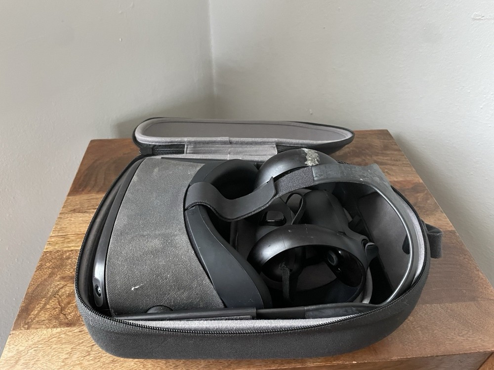 Meta Oculus Quest 1 VR Virtual Reality Headset MH-B Controllers & Case Untested
