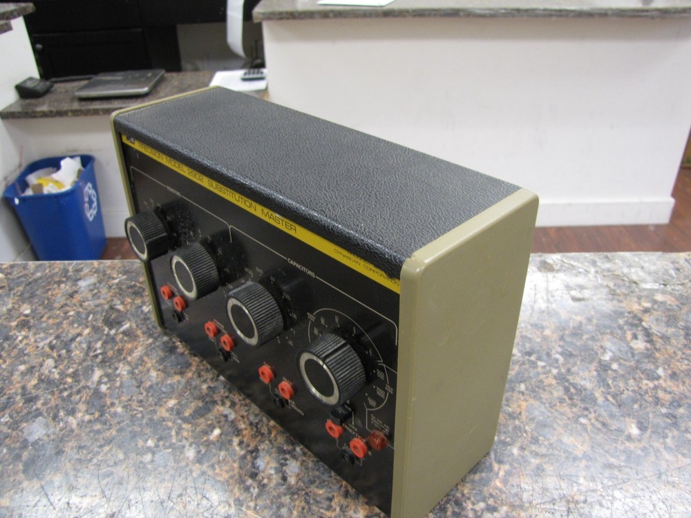B&K Precision 2902 Resistor & Capacitor Substitution Master -MO7