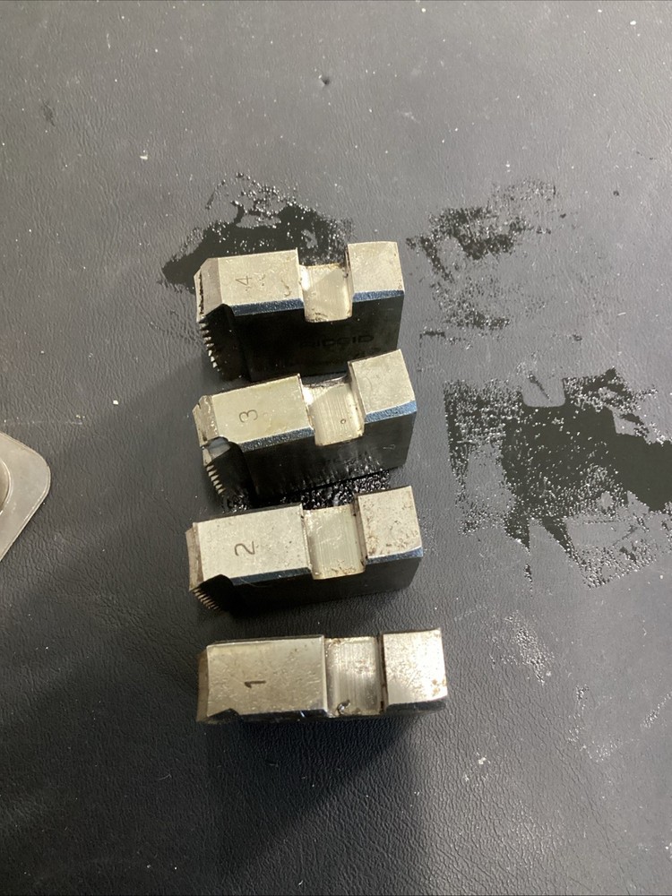 Ridgid 1" NPT Pipe Threading Die Set Used (Small Chip)