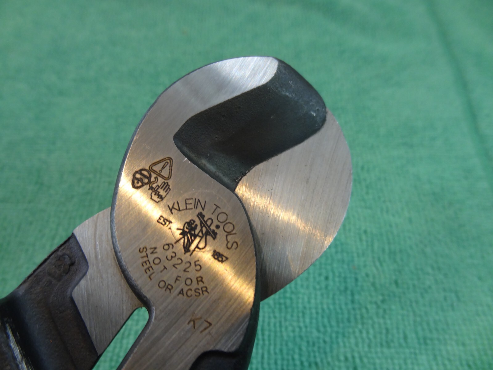 KLEIN TOOLS 9" HIGH-LEVERAGE CABLE CUTTER - 63225 - MADE IN USA