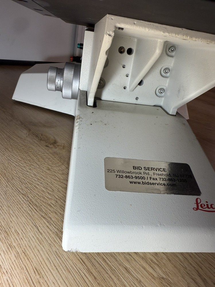 Leica INM200 microscope