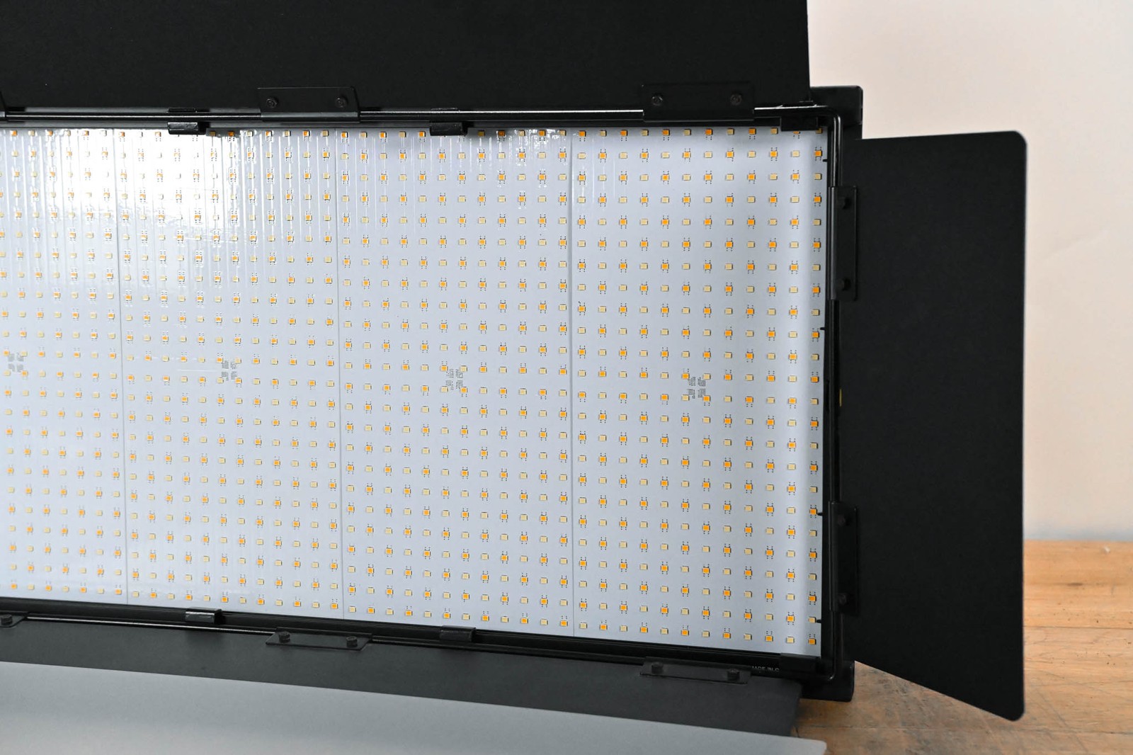 Mmbel B-112L-120W Bi-Color LED Panel Light CG01U63
