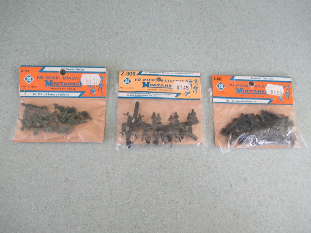 Three different sets of Mini-tank BW & US figures & Obstacles