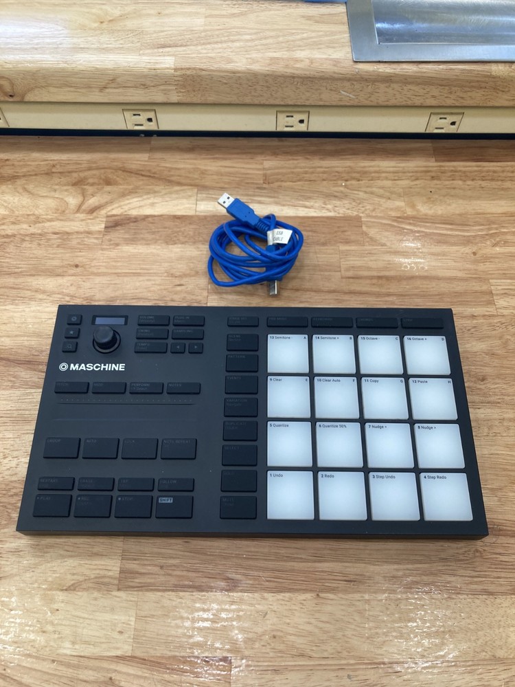 Native Instruments MASCHINE MIKRO MK3 Drum Controller USED