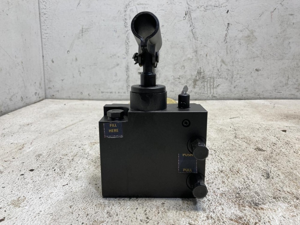 PA EM39620 Cab Jack - New