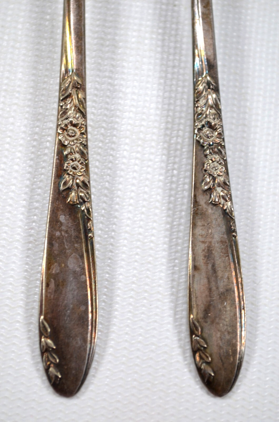 2 Wm A Rogers Oneida Silverplate Shrimp / Cocktail Forks 6” Unknown Pattern