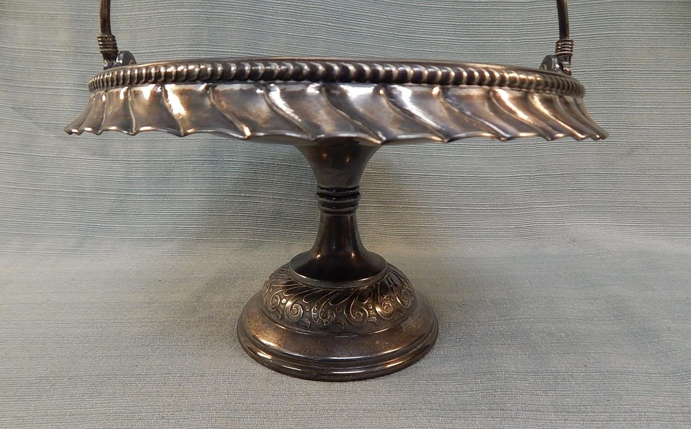 Antique Meriden Quad Silver Plate Footed Server with Handle