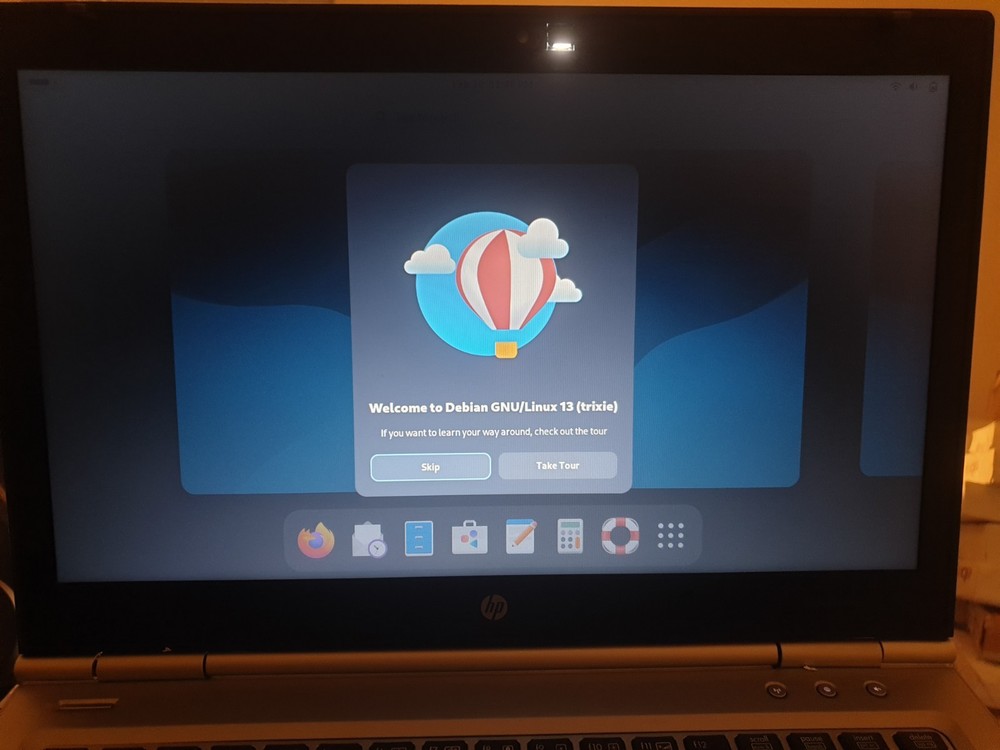 Linux Debian V13.3.0, 64-bit, Bootable Install USB Flash Drive