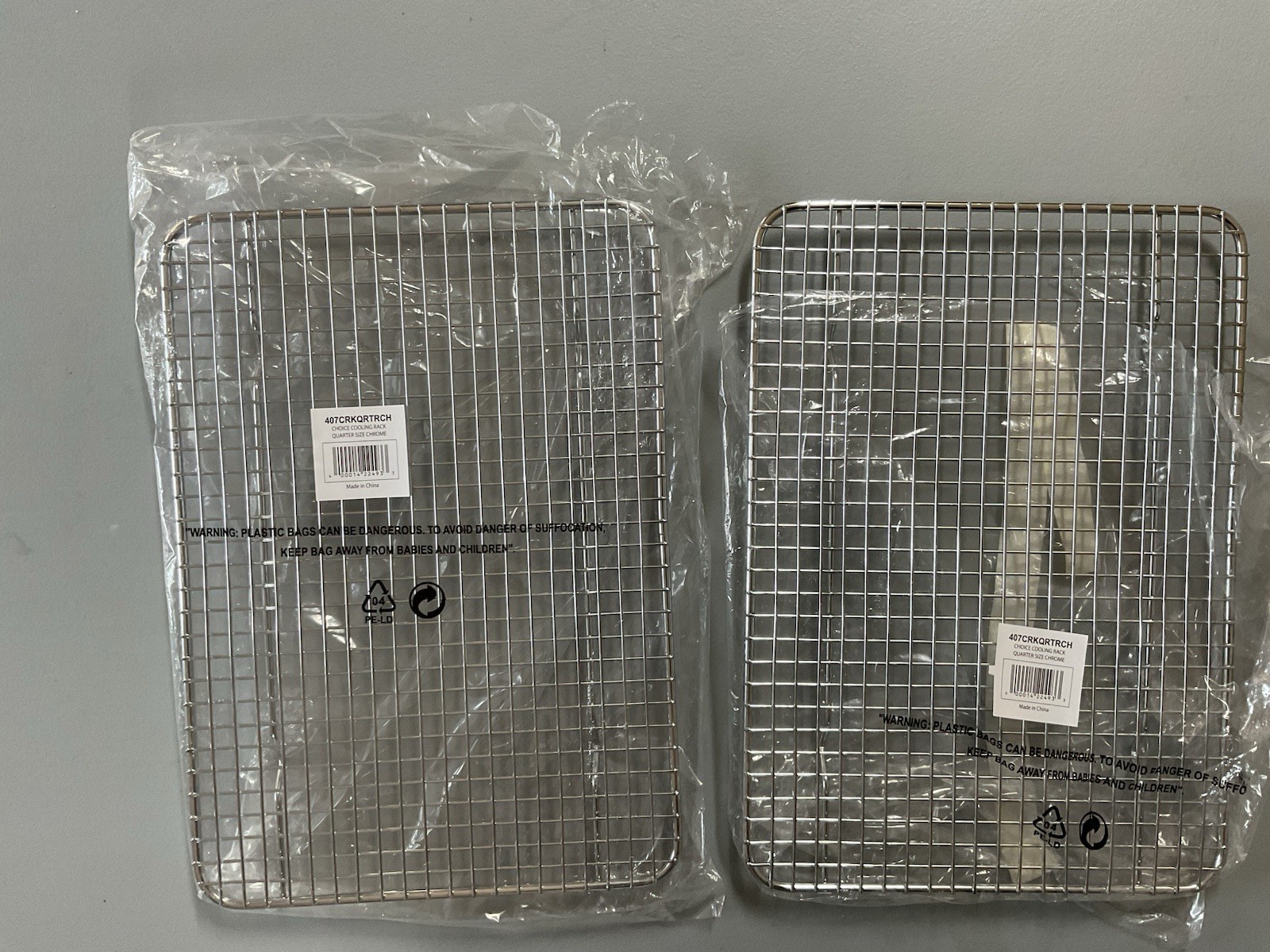 NEW - 8 1/2" x 12" Chrome Plated Footed Wire Cooling Rack for 1/4 Sheet Pan