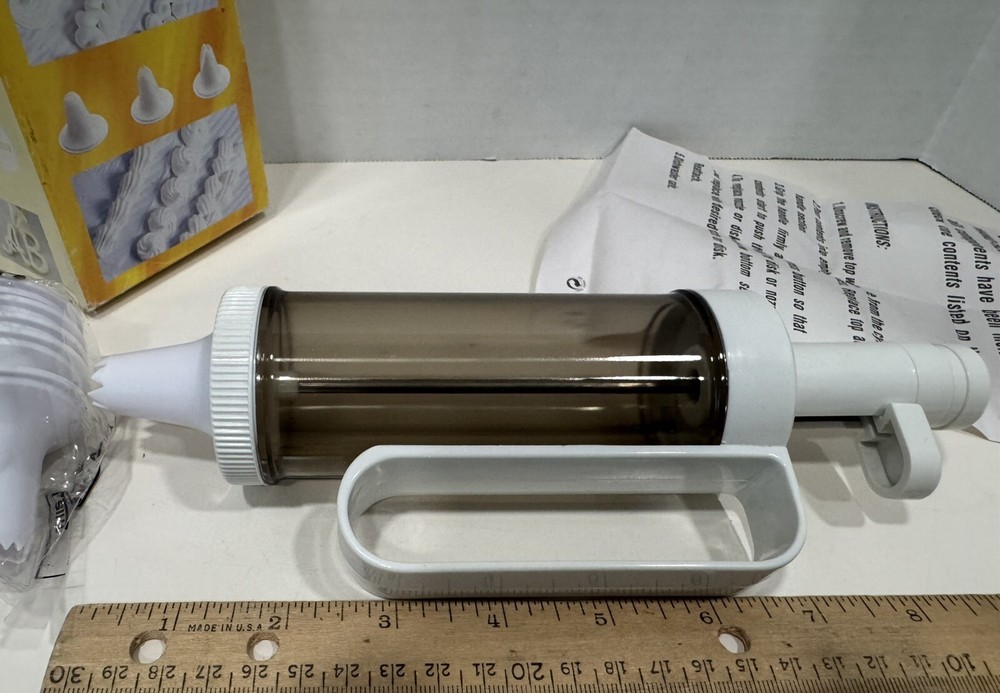 NOS Hand Held Cookie Press Set 24 Decorating Discs 6 Decorating Tips