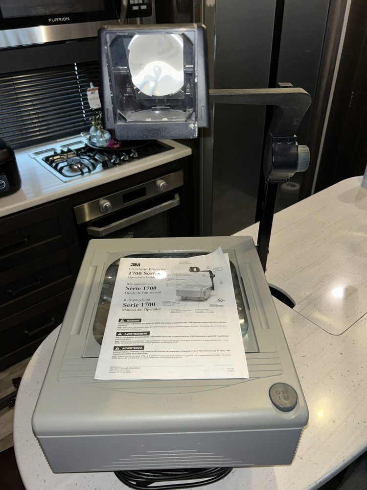 3M 1700 Overhead Transparency Projector Model 1700. USED - WORKING
