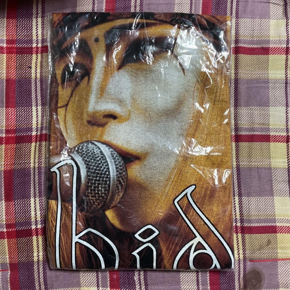 [Unopened ] hide Tshirt