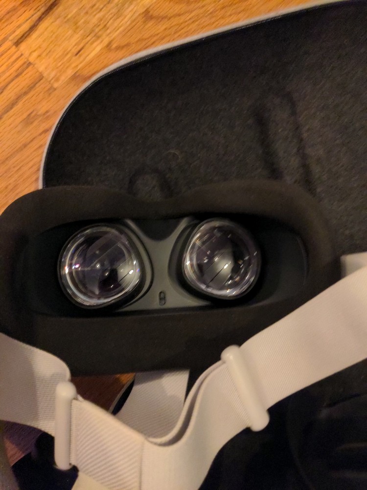 Meta Quest 2 VR Headset Wireless Virtual Reality System w/ Carry Case