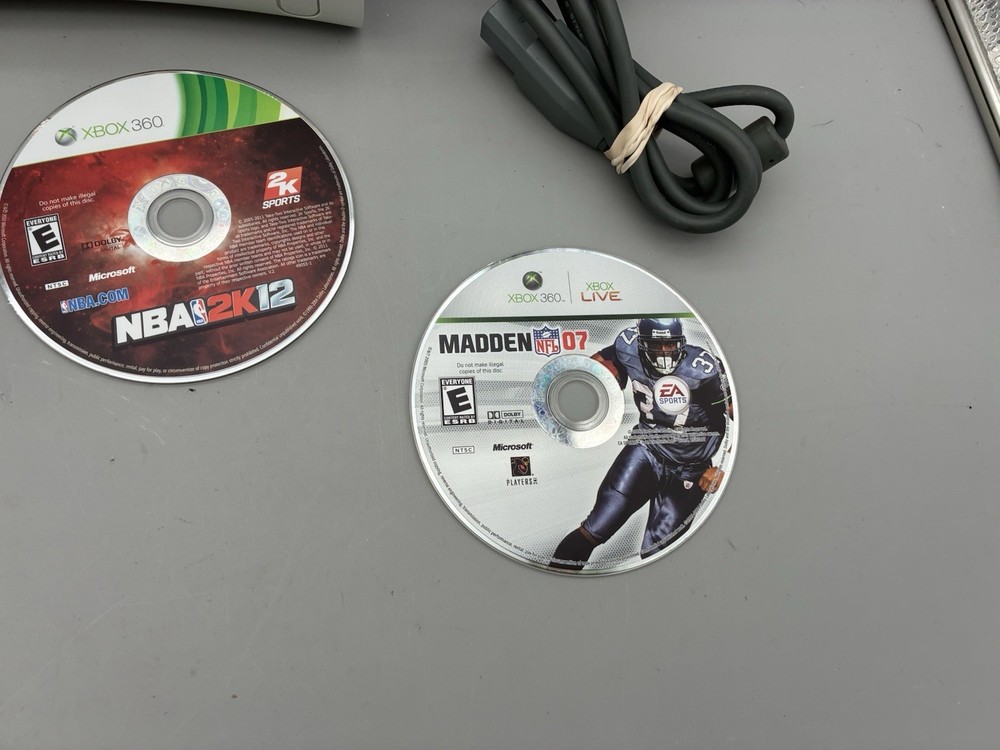 Microsoft Xbox 360 White Console 60GB HDD Console w/HDMI System Bundle - Tested