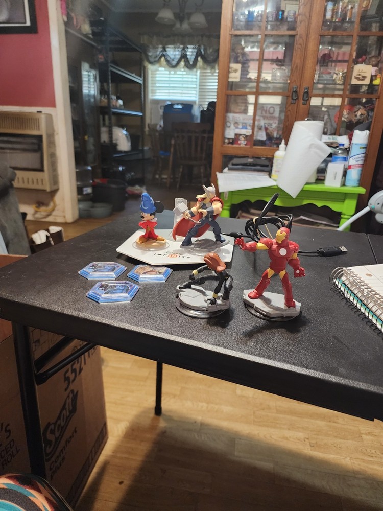 Disney Infinity 2.0 Marvel Avengers LOT Figures Discs Crystal Untested