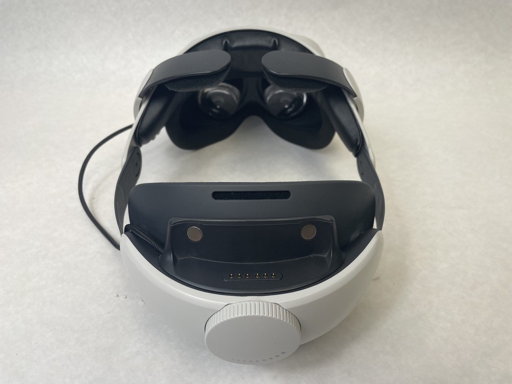 Oculus Meta Quest 2 - 256gb W/Hand Controllers & BOBOVR Head Strap