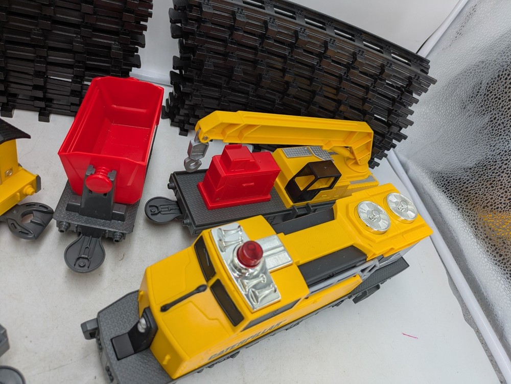 1992 CAT Caterpillar Construction Express Motorised Train Set Tested Working