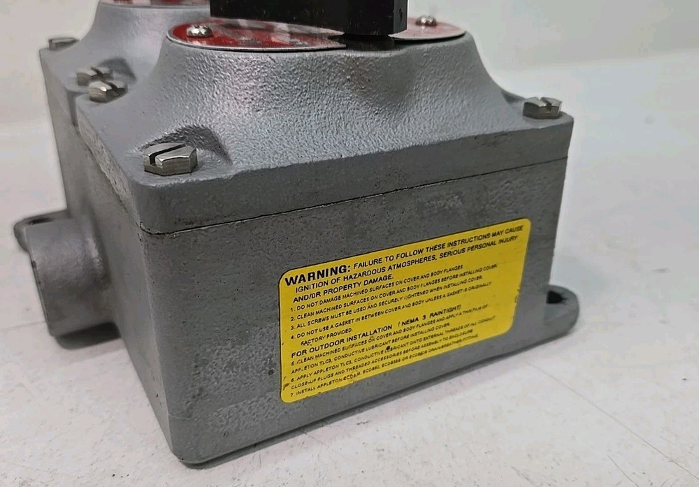 APPLETON EDSC275F3W 3-Way 2-Gang 20-Amp EXPLOSION PROOF SWITCH 20A 3/4"