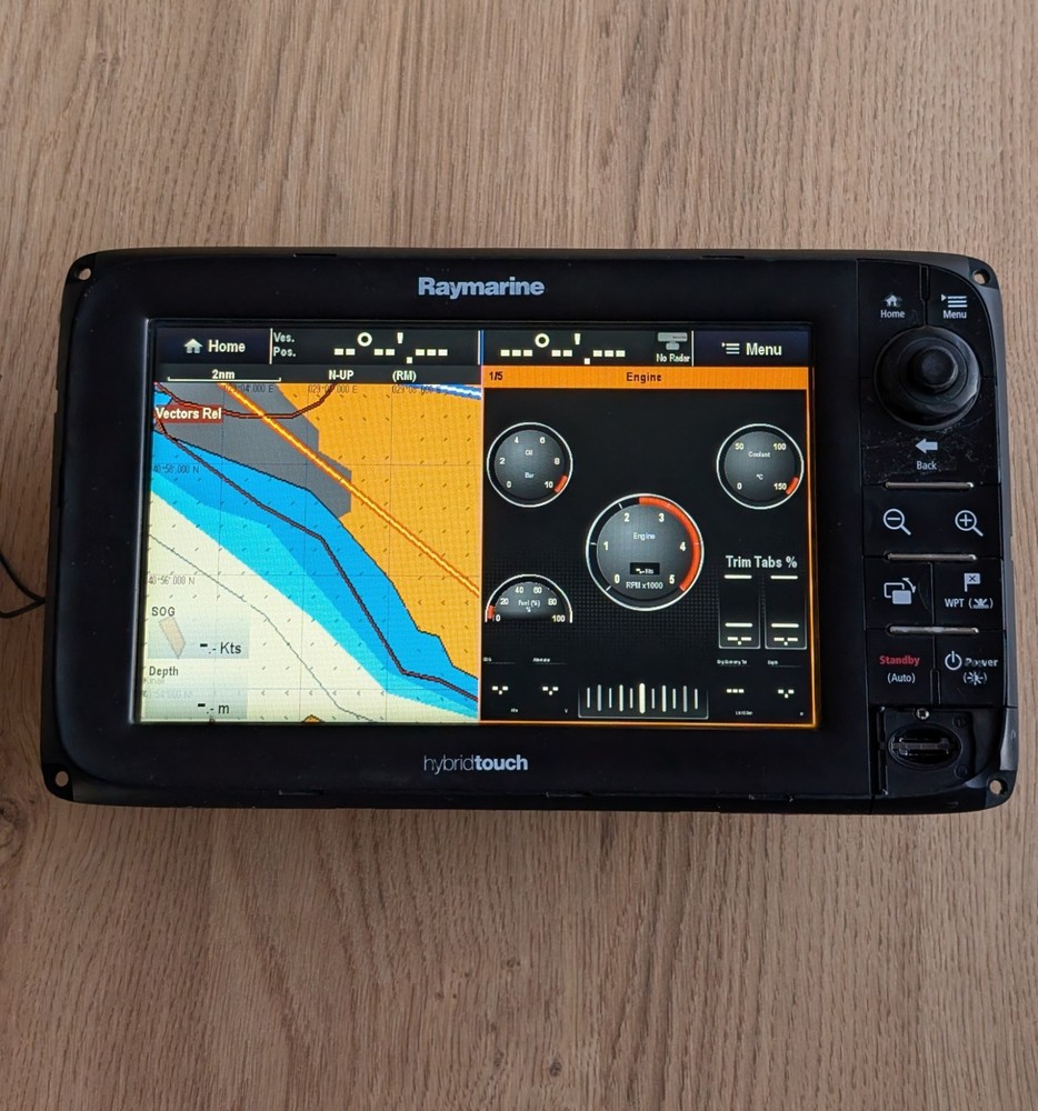 Raymarine e95 Hybrid Touchscreen Multifunction Display model: E70021