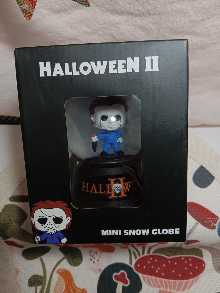 🔥Halloween II Horror Mini Snow Globe BNWT🔥