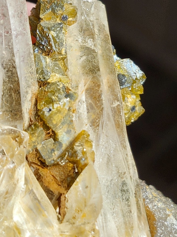 Quartz, Siderite, Fluorescent Apatite, Peru