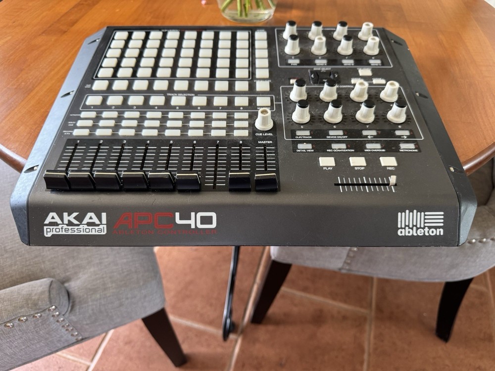 Akai Professional APC40 40 DJ Controller Pad Triggers Ableton Powers Up READ