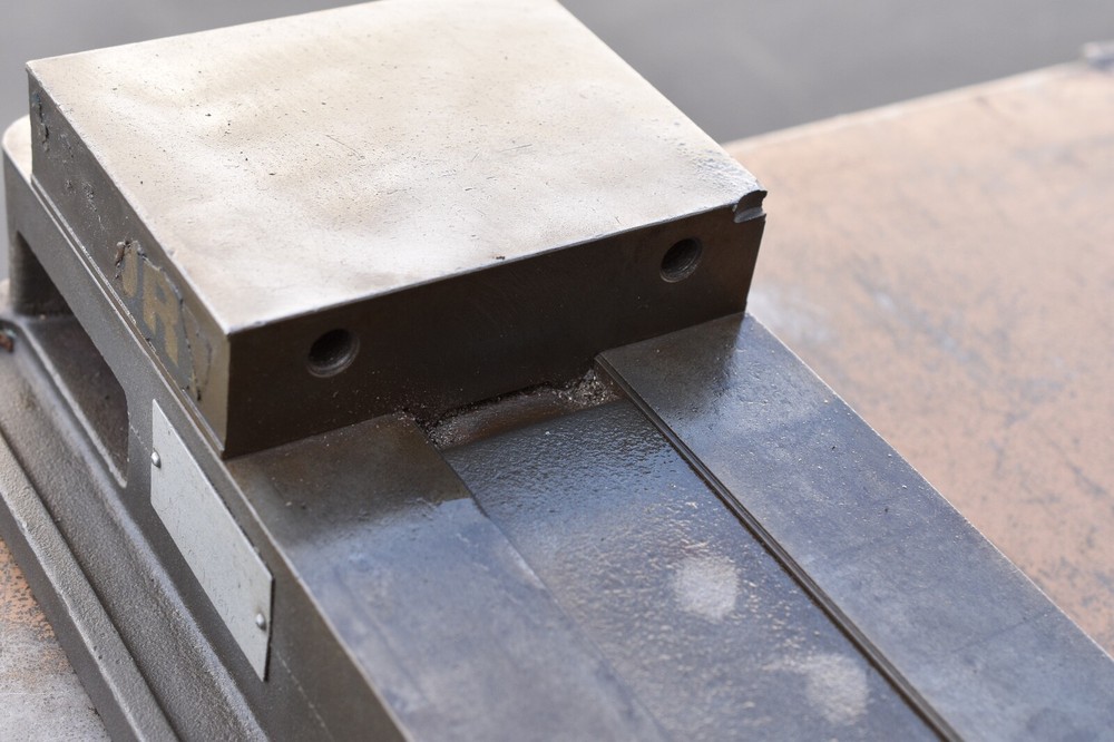 Kurt machine vise D675