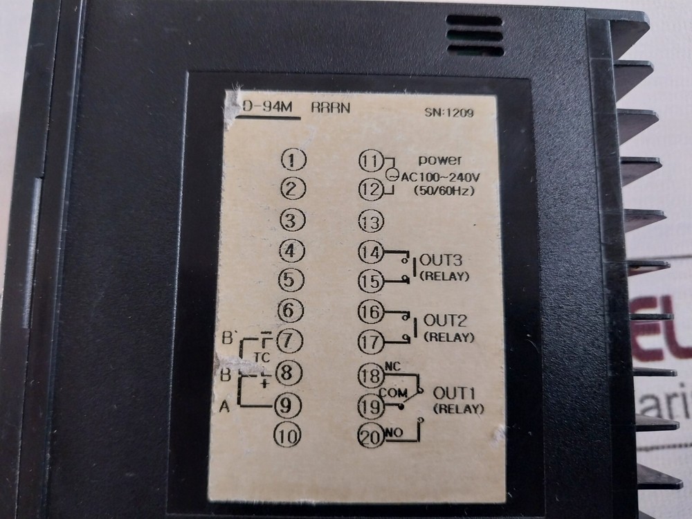 SAMWON ENG SD-94M RRRN Digital Temperature & Humidity Controller AC 100-240V