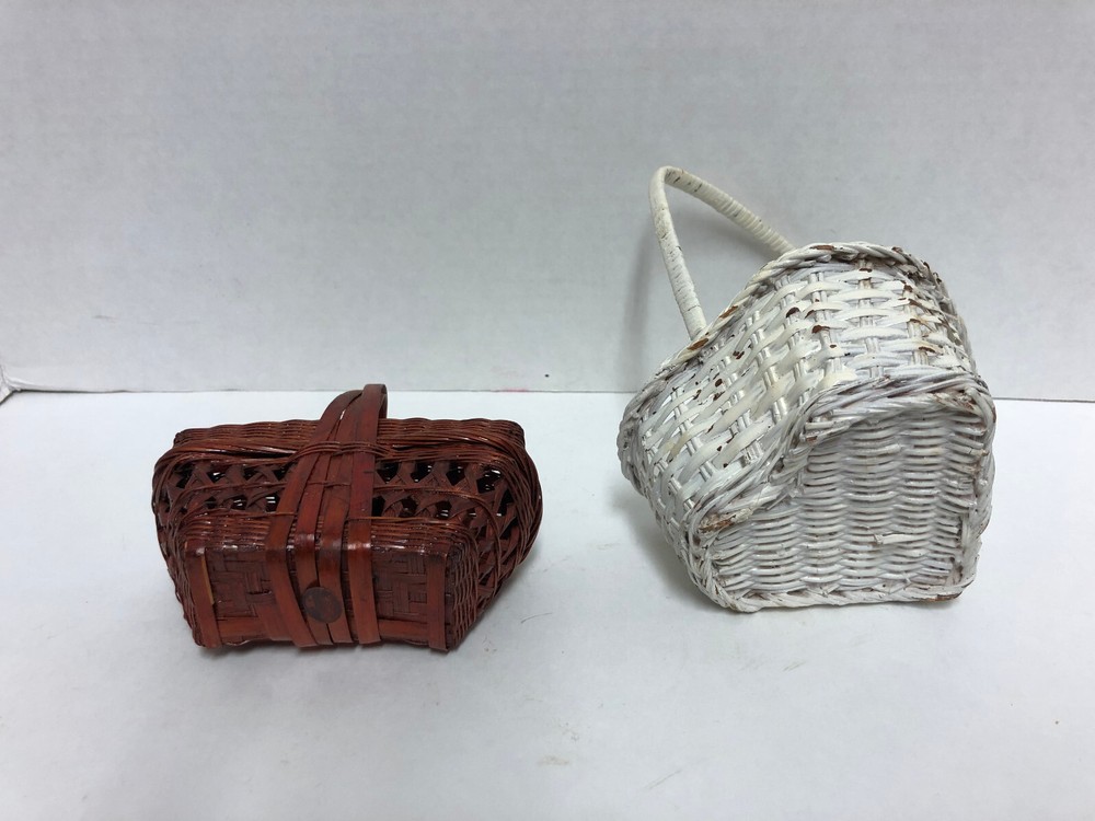LOT OF 4 SMALL BASKETS FOR CRAFT PROJECTS