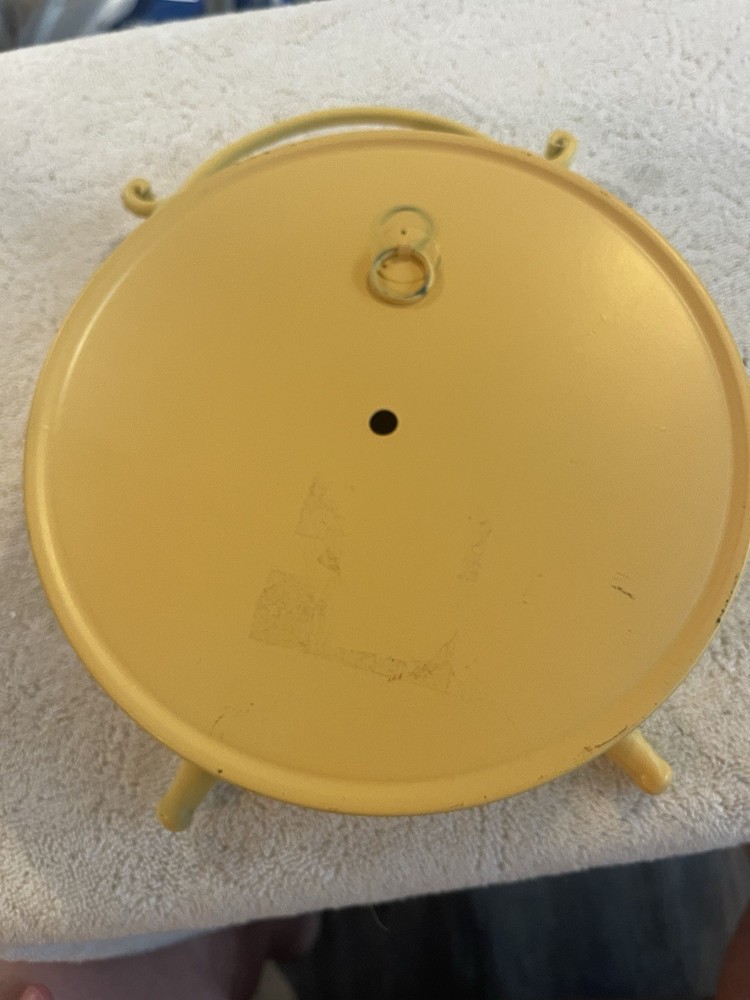Clock - Distressed - Yellow - Quartz - Working. Clement Audietn