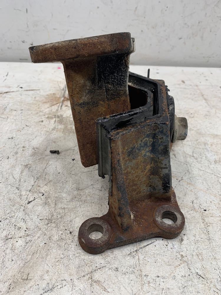 2011 Ford F750 Cab Mount (630-10698)