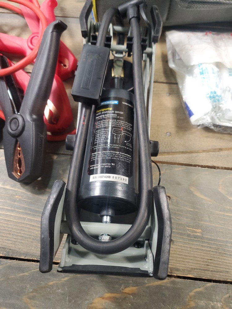 MICHELIN Emergency Roadside Kit