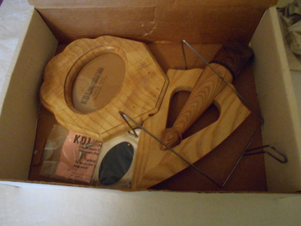 TROPHY MOUNTING KIT STILL IN BOX
