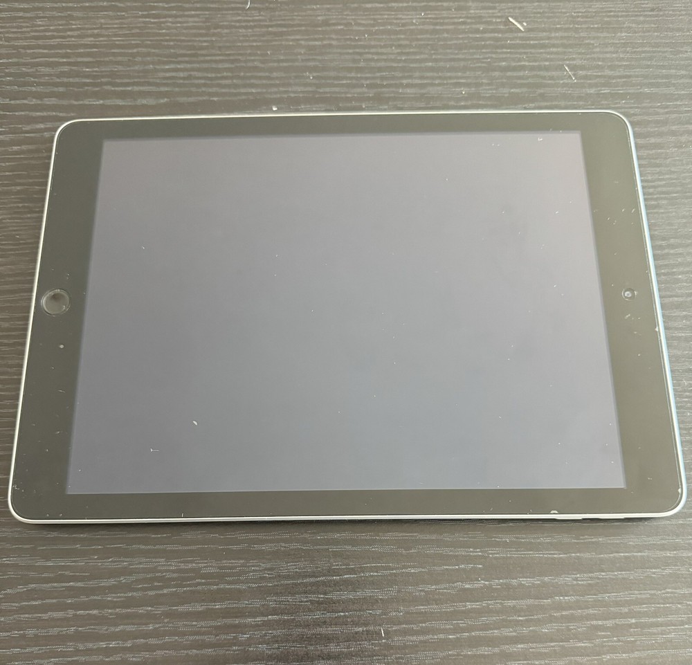 iPad 5th Generation 32gb Wi fi