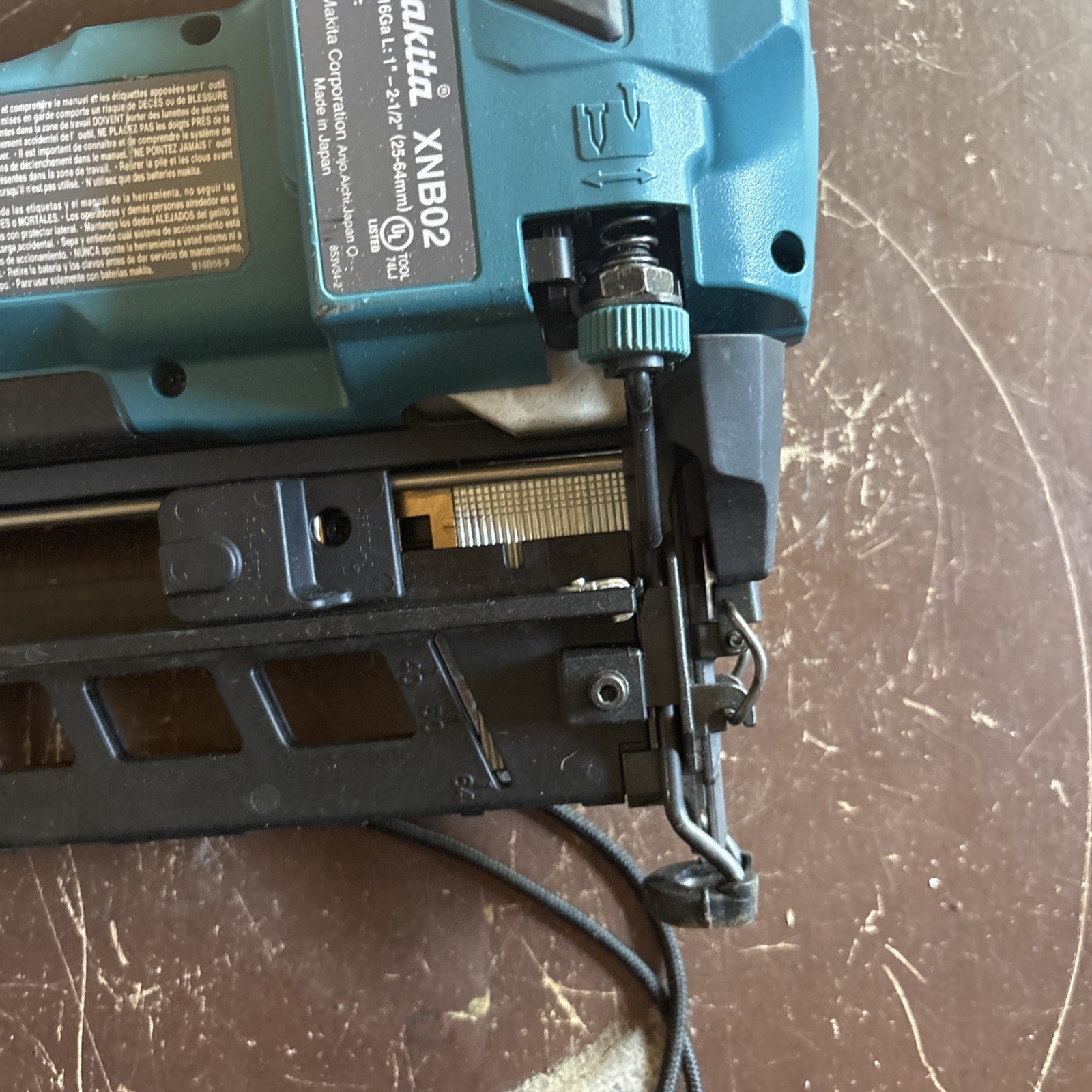 Makita XNB02Z 18V LXT 16-Gauge Cordless 2-1/2 in. Straight Finish Nailer