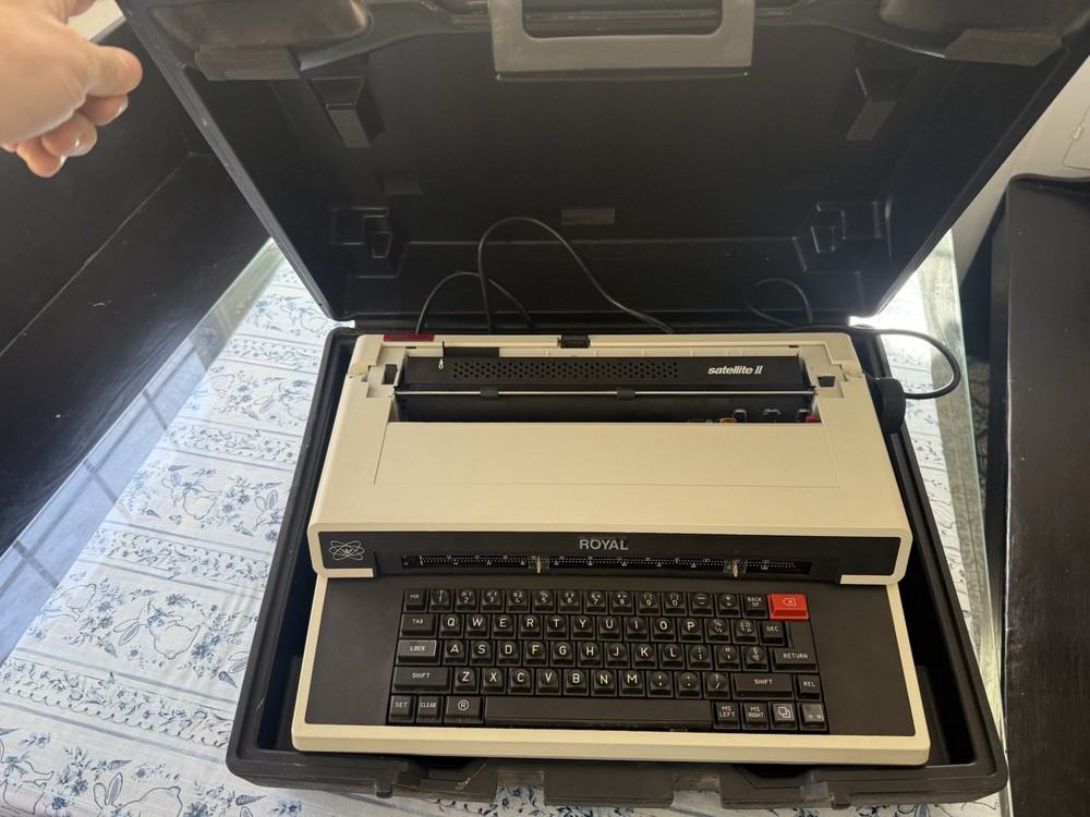 Royal Satellite II Typewriter With Carrying Case